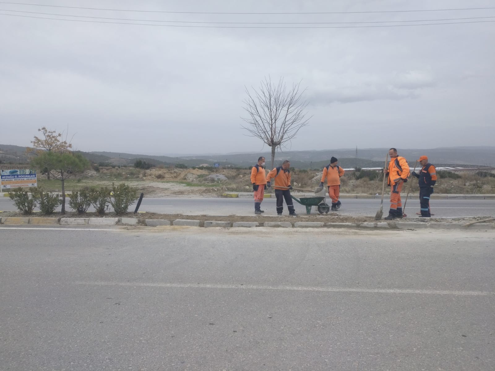 Onlar yapıyor, karayolları düzeltiyor