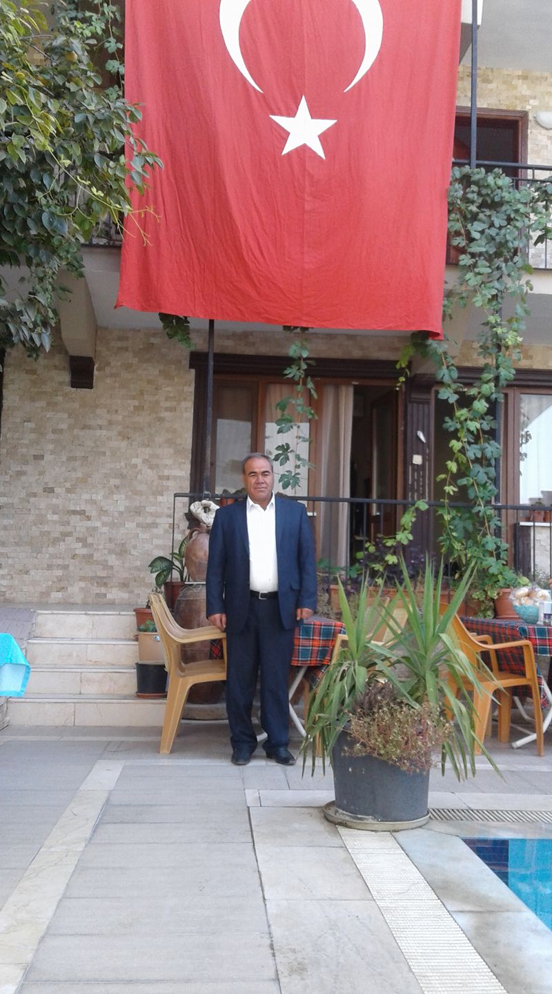 Muhtar kalbine yenik düştü