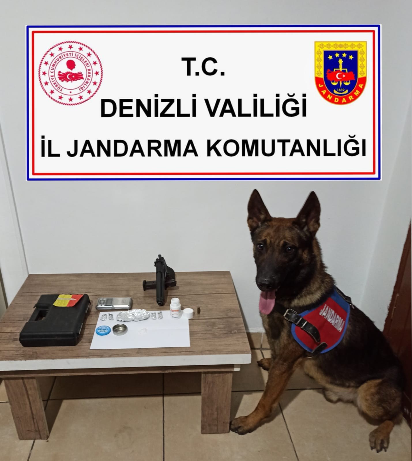 Hizmetli uyuşturucu taciri çıktı