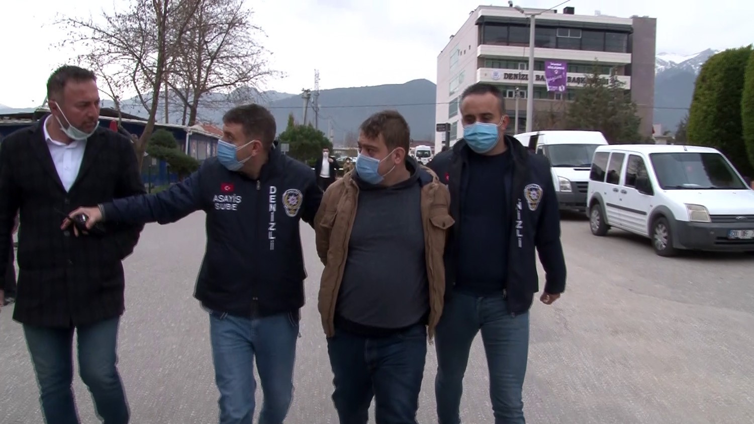 "Dik dur, başını eğme"