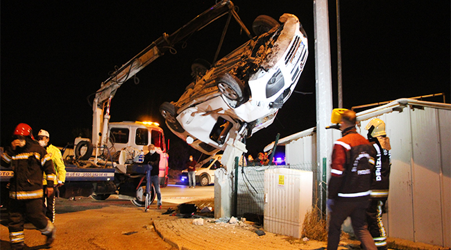 Takla atarak metrelerce sürüklenen otomobil duvarda asılı kaldı: 1 ölü, 1 yaralı