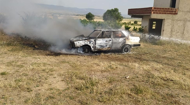 İtfaiye personelinin otomobili yandı, yardımına arkadaşları yetişti