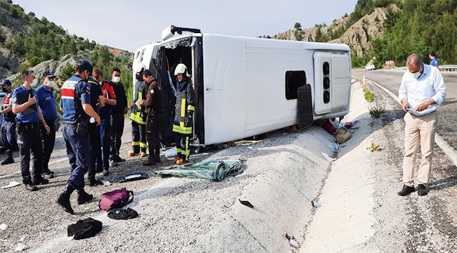 Denizli'de tur otobüsü devrildi: Çok sayıda yaralı öğrenci var