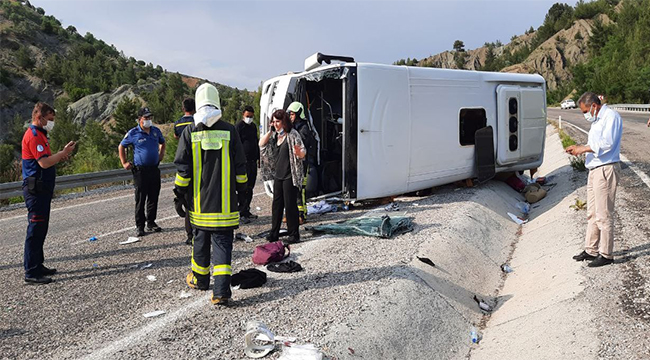 Denizli'de tur otobüsü devrildi: Çok sayıda yaralı öğrenci var