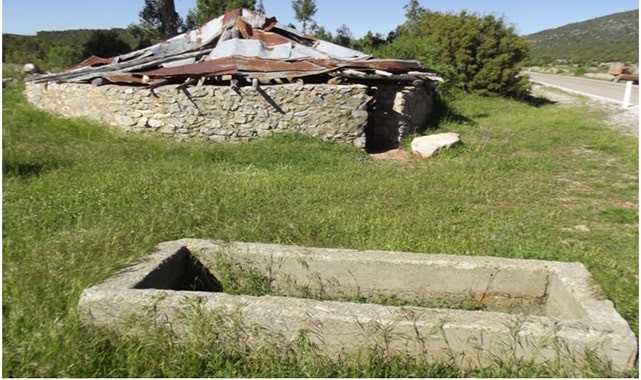 KALE – BEYAĞAÇ YOLU ÜZERİNDEKİ ÜÇ SARNIÇ İLGİSİZLİKTEN YIKILIYOR