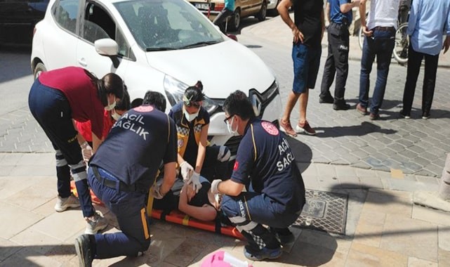 Otomobilin çarptığı genç kız metrelerce savruldu