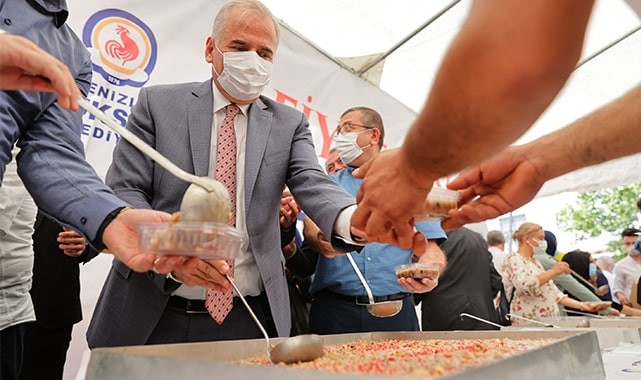Denizlililer Büyükşehirin aşure hayrında buluştu