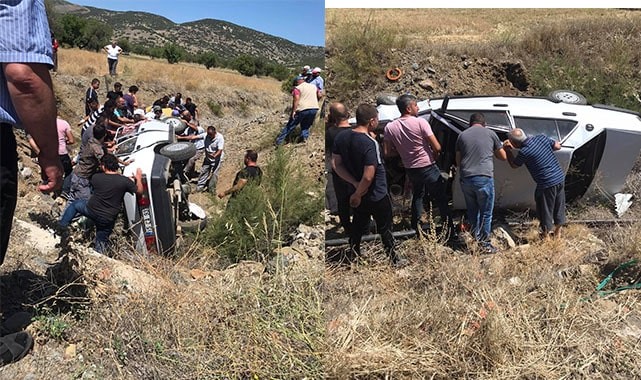 Turist taşıyan midibüse çarpan otomobil şarampole düştü