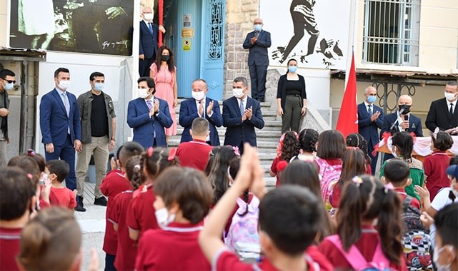 İlk Ders Zilini Vali Atik Çaldı