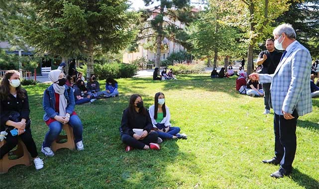 BAŞKAN ŞEVKAN ÜNİVERSİTE GENÇLERİYLE BULUŞTU