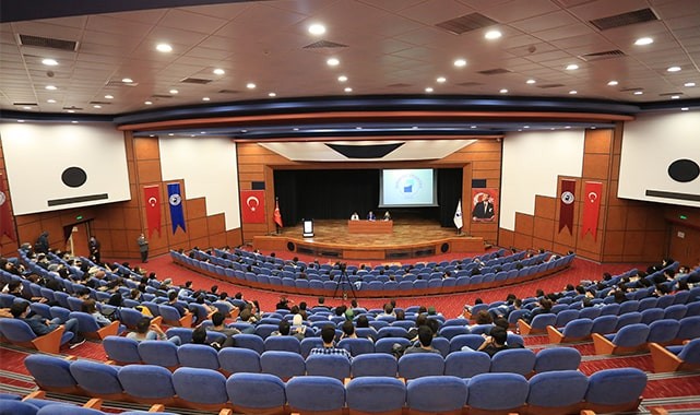 Rektör Kutluhan Öğrencilerin Taleplerini Dinledi