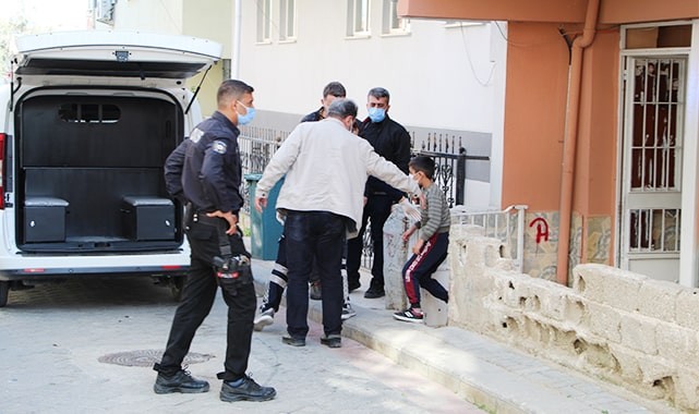 Eşini ve 2 çocuğunu rehin aldı