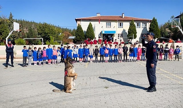 Jandarma çocuklara doğa ve hayvan sevgisini anlattı