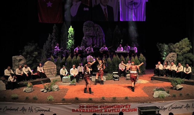 İŞGALDEN CUMHURİYET’E GİDEN YOLU CANLANDIRDI