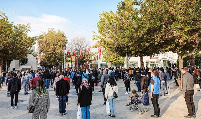 Büyükşehir Ata'sının huzurunda