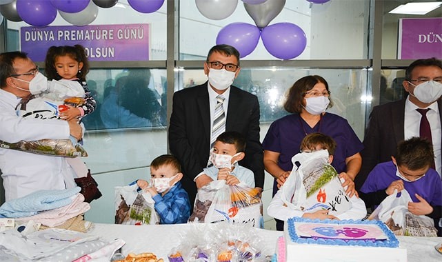 Rektör Kutluhan Prematüre Bebeklerle buluştu