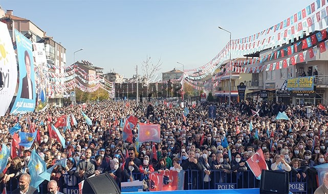Akşener, Denizli'den çaktığımız kıvılcım ülkemize güneş gibi doğdu