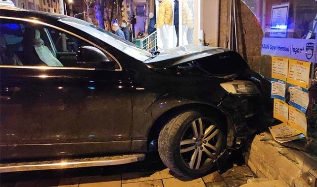 Şehir magandası baba ve oğlu, 4 kilometre sonra duvara tosladı