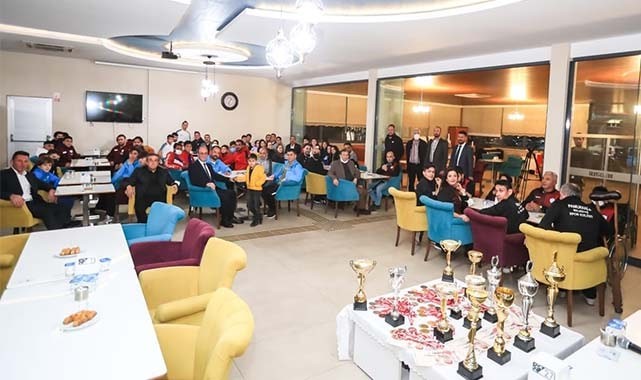BAŞKAN ÖRKİ PAMUKKALE BELEDİYESPOR AİLESİNİ AĞIRLADI