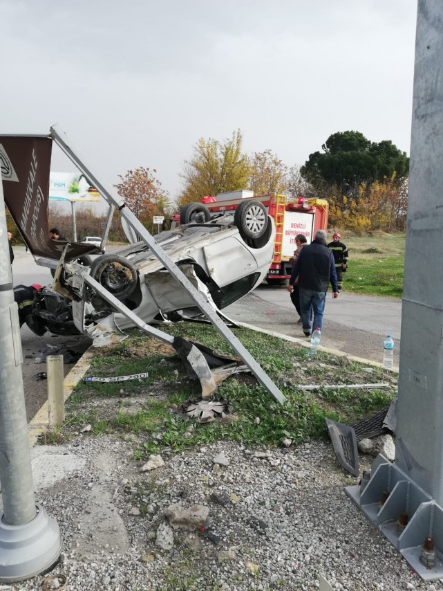 Denizli'de takla atan otomobilde 2 kişi yaralandı