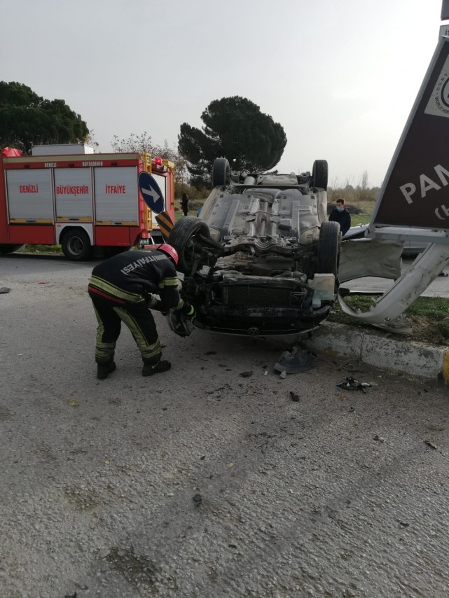 Denizli'de takla atan otomobilde 2 kişi yaralandı