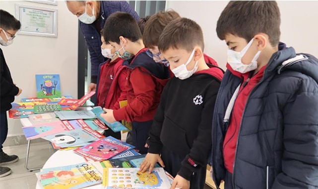 DENİZLİ ÇÖZÜM KOLEJİ MİNİ KİTAP FUARINI ÖĞRENCİLERİYLE BULUŞTURDU