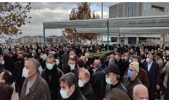 Koronadan hayatını kaybeden eski Vekilinin oğlu toprağa verildi