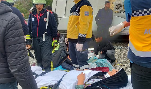 Midibüsün devrildiği kazada 3'ü ağır 12 kişi yaralandı