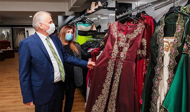 82 çiftin yuvasını kuran Sevgi Eli, 63 çocuğa sünnetlik giydirdi