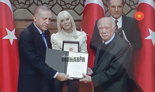 Acıpayamlı yazar Gürbüz Azak, yılın edebiyat ödülünü aldı