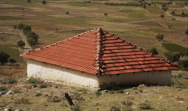 SÜLEYMAN SARIZEYBEK TÜRBESİ