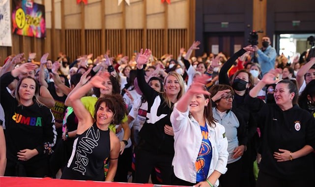 MERKEZEFENDİ’DE DANS VE SPORSEVERLER ZUMBA İLE COŞTU