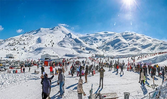 Denizli Kayak Merkezi ziyaretçi akınına uğruyor