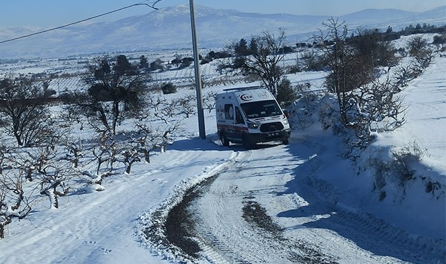 ÇAL BELEDİYESİ YOLU AÇTI, COVİD -19 HASTASI ZAMANINDA HASTANEYE KALDIRILDI