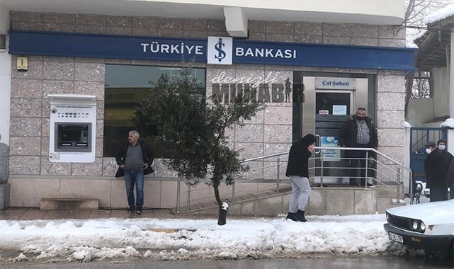 Akcan, Banka yetkililerine tepkili