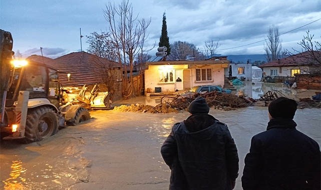 Sarayköy'de evleri su bastı