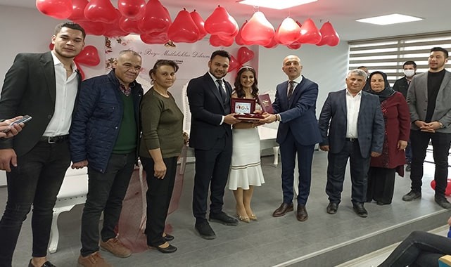 Sarayköy Belediyesi’nden 14 Şubat çiftlerine jest