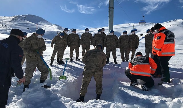 Jandarmadan kayak merkezinde afet tatbikatı