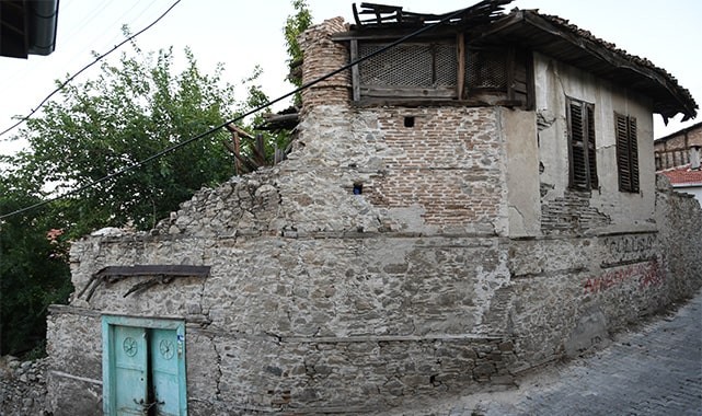 Buldan'da 200 yıllık tarihi ev, küllerinden yeniden doğacak