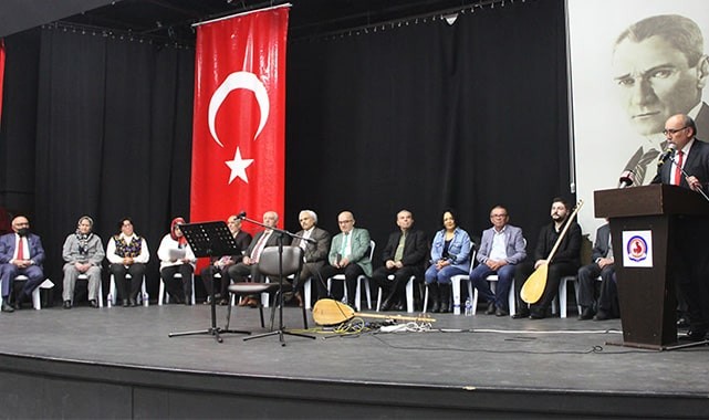 18 MART ÇANAKKALE ZAFERİ ŞİİRLERLE VE TÜRKÜLERLE KUTLANDI