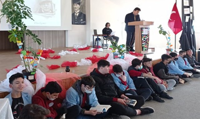 Liseliler baharı şiirlerle karşıladı
