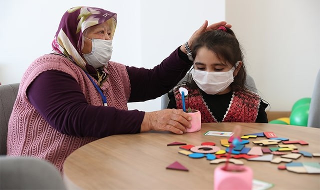 Miniklerden Yaşlılara Saygı Haftası’nda anlamlı ziyaret