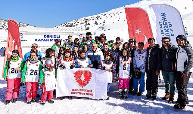 Başkan Zolan yamaç paraşütü yaptı