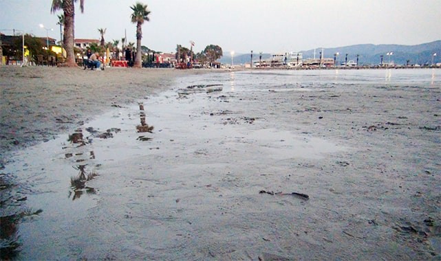Akyaka’da ürküten görüntü, süper gelgitler başladı, deniz suyu 50 metre çekildi