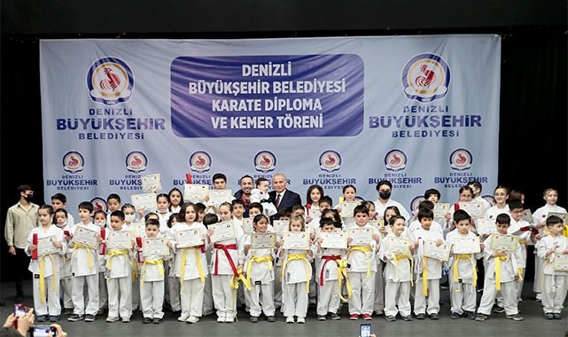 Karate kemeri sevincini Başkan Zolan ile yaşadılar