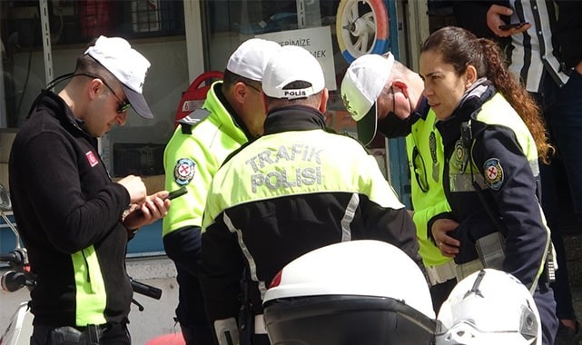 Kadın polisi 100 metre kaputun üstünde sürükledi