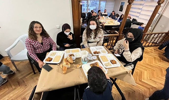 DENİZLİM DERNEĞİ’NDEN ÜNİVERSİTE GENÇLERİNE İFTAR SOFRALARI