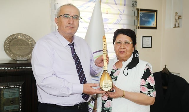 Çiniden 3 telli cura yaptılar