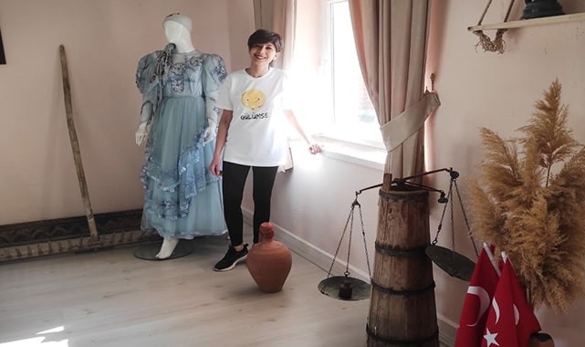 Ahır olarak kullanılan eski köy okulunu bilim ve sanat yuvasına dönüştürdü