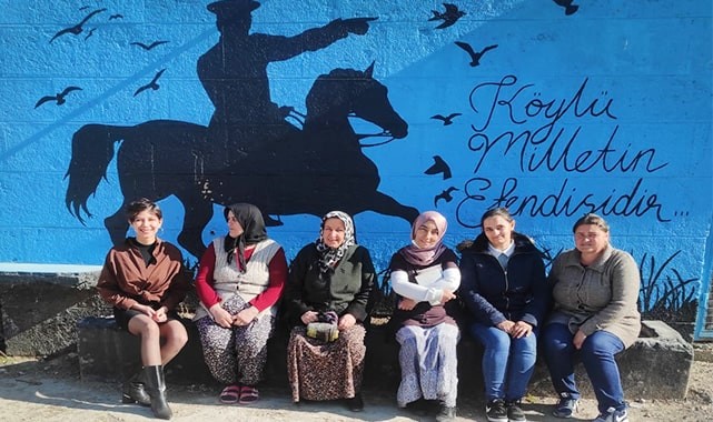 Ahır olarak kullanılan eski köy okulunu bilim ve sanat yuvasına dönüştürdü